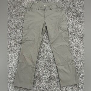 Duluth Trading Pants Womens Size 16x33 Beige Roll-Up Cargo Dry On The Fly